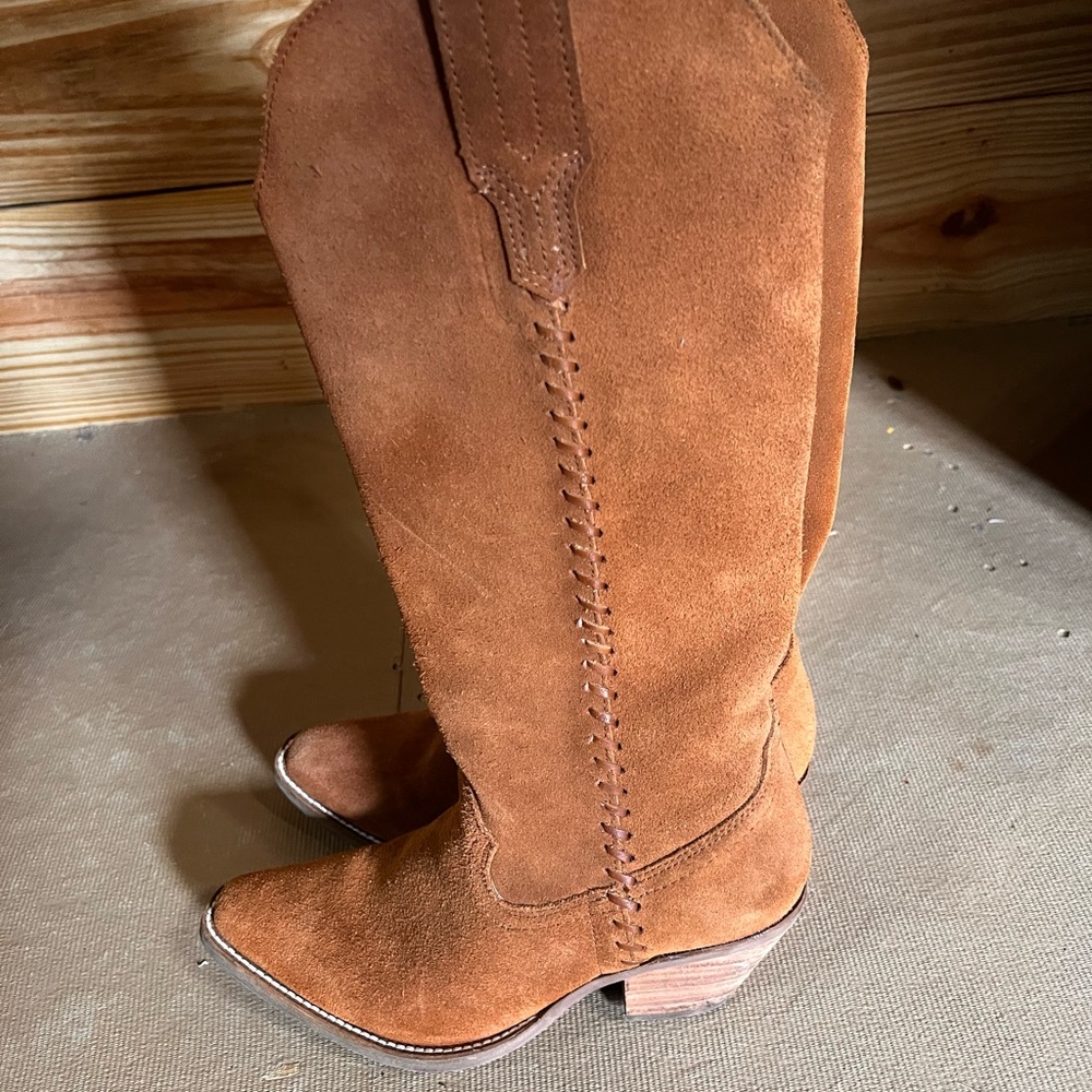 Dingo Brown Heeled Boots with Suede Finish